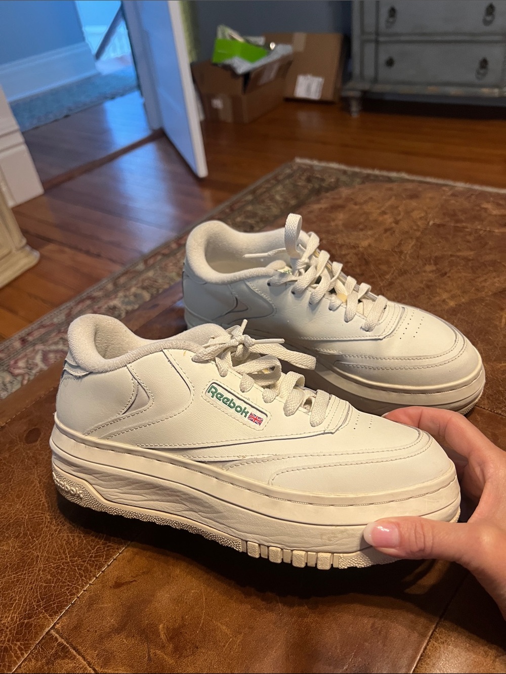 Reebok club C women’s sneaker 
Chalk, glen green women’s 9